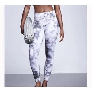 Athleta Run Free Winter Garden 7/8 Tight Gray Womens Size M 383959